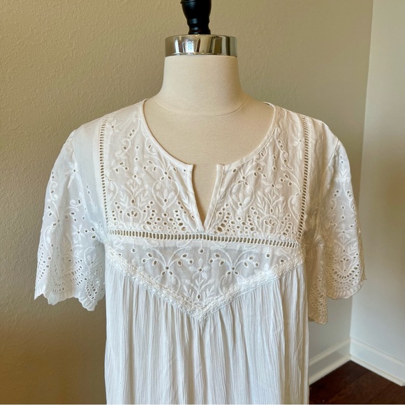 New with tags.  Knox Rose, white summer top with lace crochet detailing.  Size L - Picture 3 of 7